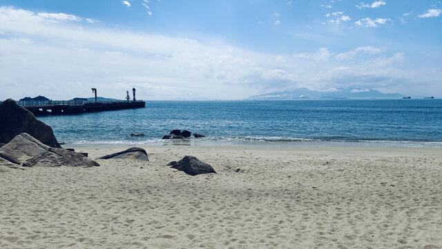 海边沙滩栈桥