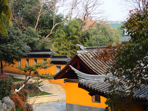 古鸡鸣寺