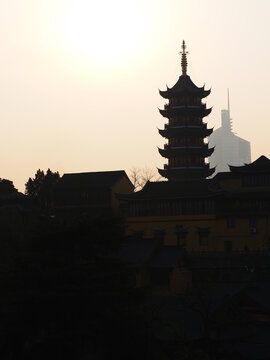 夕阳下的鸡鸣寺