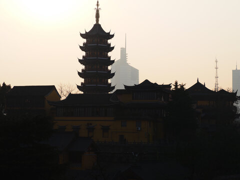 夕阳下的鸡鸣寺