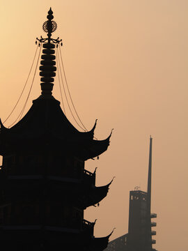 夕阳下的鸡鸣寺