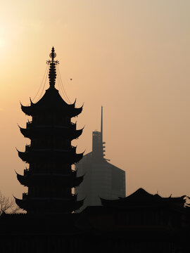 夕阳下的鸡鸣寺