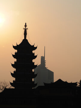 夕阳下的鸡鸣寺