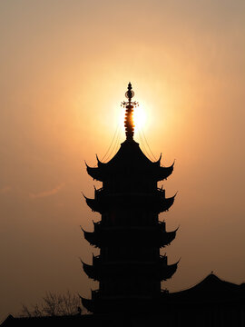 夕阳下的鸡鸣寺