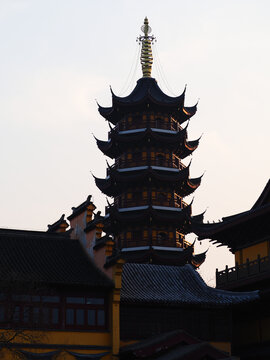 古鸡鸣寺