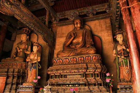 善化寺三圣殿毗卢遮那佛像