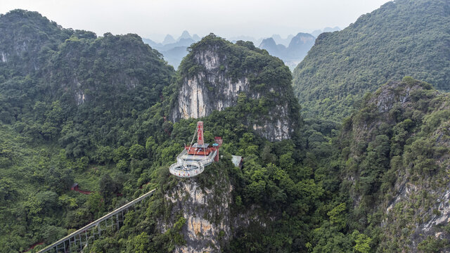 山巅之上的观景平台