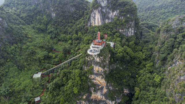 山巅之上的观景平台