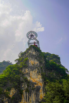 山巅之上的观景平台