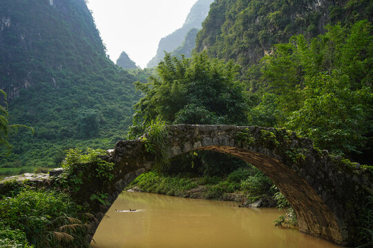 山水间的石桥记忆