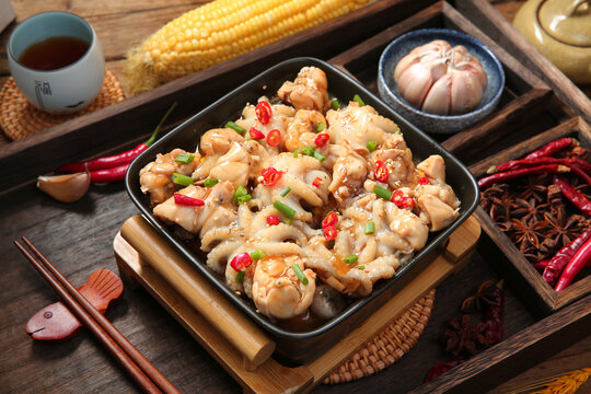 八爪鱼牛蛙美食菜品摄影图