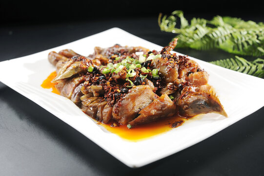 豆辣蒸熏鸡