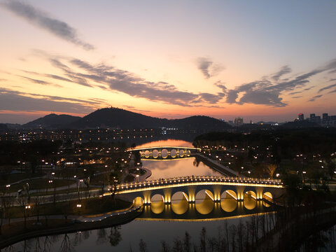 顺德顺峰山公园双拱桥水上立交傍晚夜景