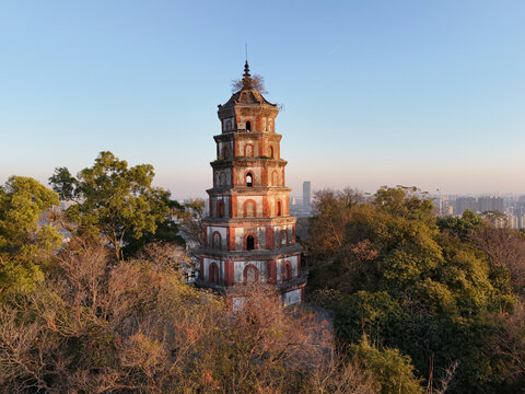 顺峰山公园山顶太平塔