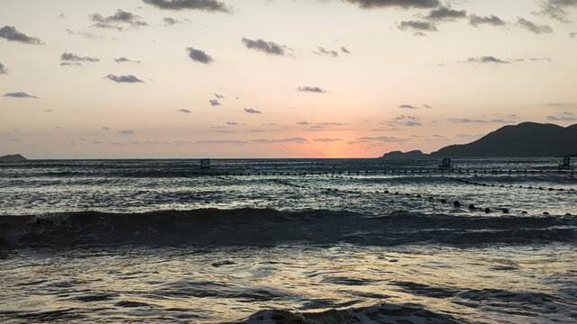 黎明日出前的海上风光
