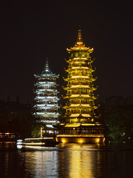 桂林日月双塔夜景