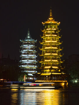 桂林日月双塔夜景