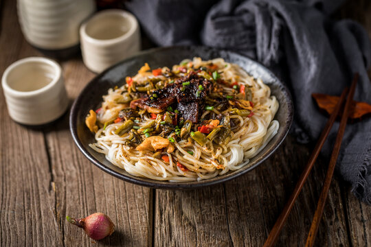麻辣牛肉干拌米粉