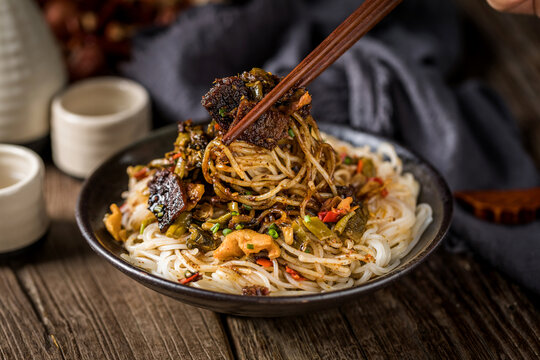 麻辣牛肉干拌米粉