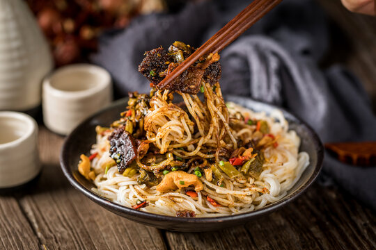 麻辣牛肉干拌米粉