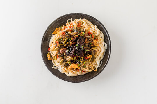 麻辣牛肉干拌米粉