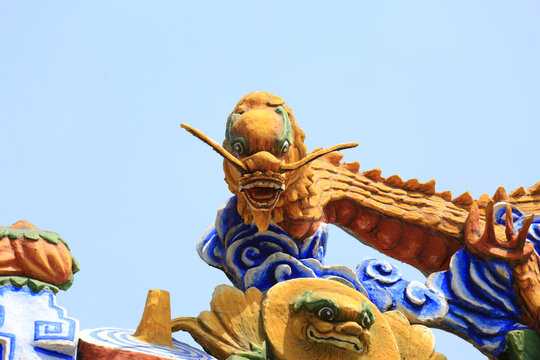 广府雕塑龙