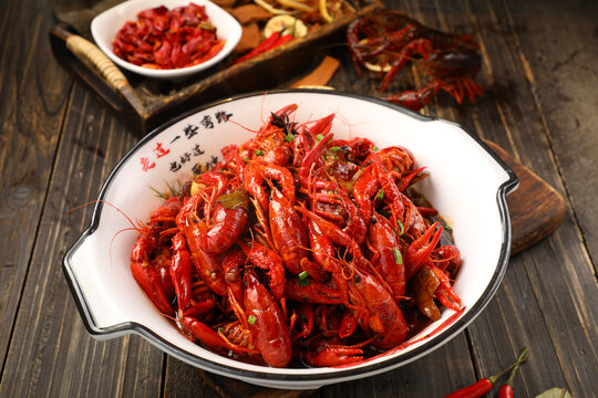 油焖小龙虾