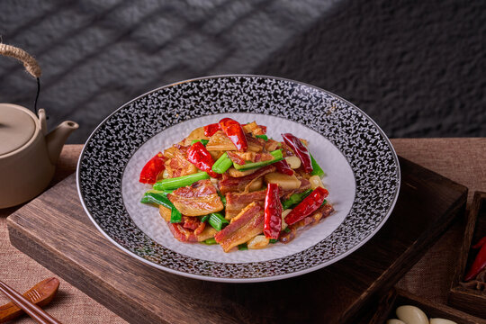 青蒜炒湘西腊肉