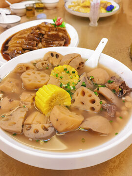 莲藕玉米汤