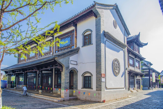 云南民族村几栋二层楼建筑