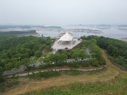 碧水连天
