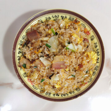 腊肉鸡蛋炒饭