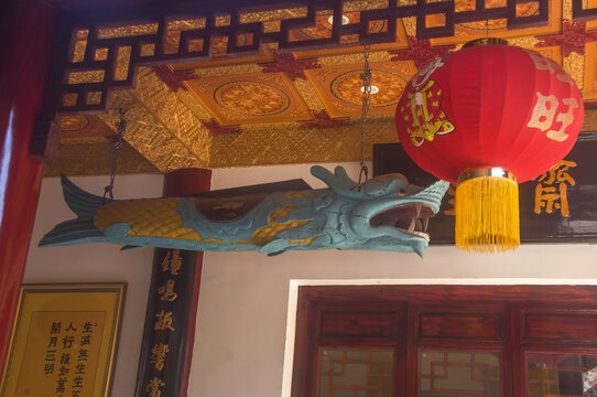 武汉龙华寺长木鱼