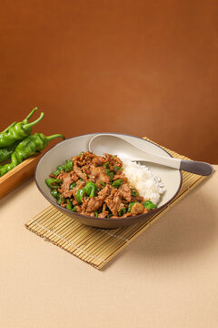 辣椒炒肉盖饭