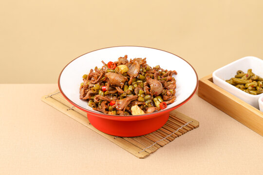 酸豆角炒鸡胗