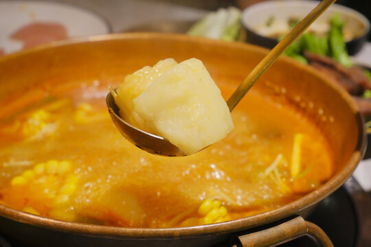 贵州酸汤火锅安顺夺夺粉美食