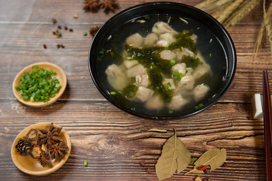 特色肉丸汤
