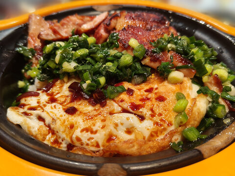 葱油鸡腿扒饭