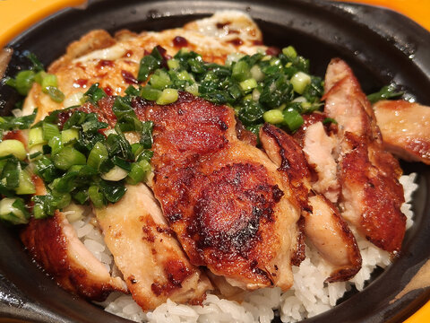 葱油鸡腿扒饭