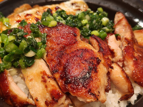 葱油鸡腿扒饭