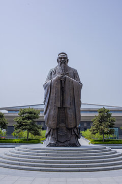 孔子雕塑像