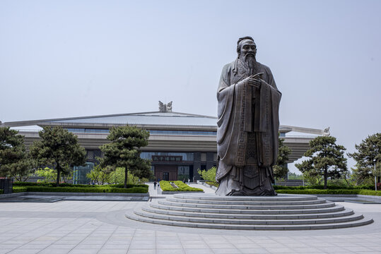 孔子雕塑像