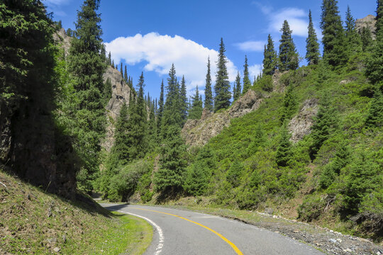 新疆天山大峡谷景区公路