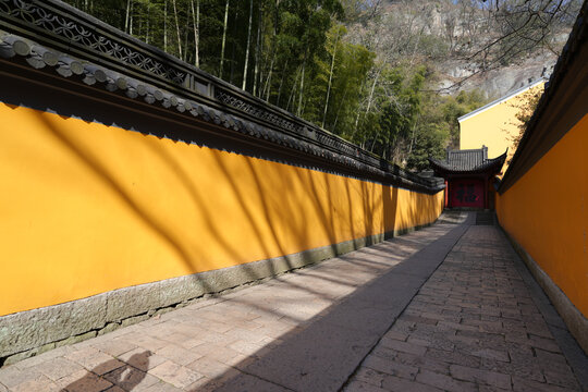 浙江新昌大佛寺黄色过道