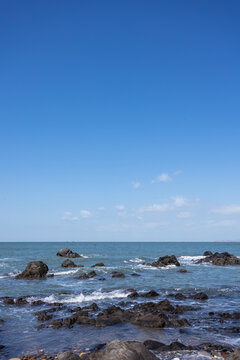 大海礁石晴空