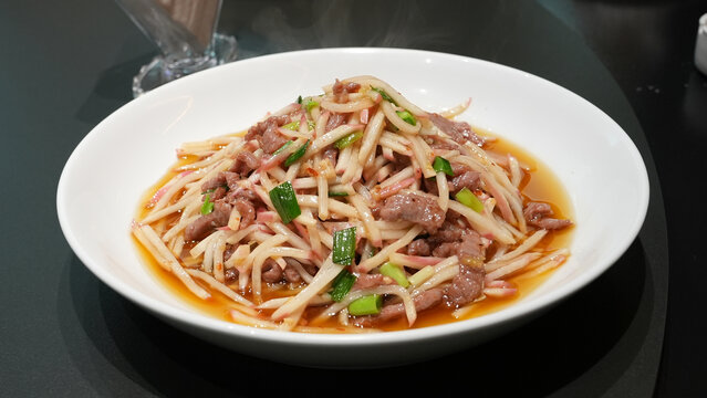 萝卜丝炒牛肉