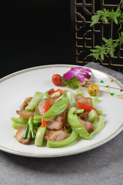 青椒炒五花肉美食摆盘
