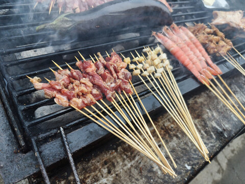 烤架上的烤串