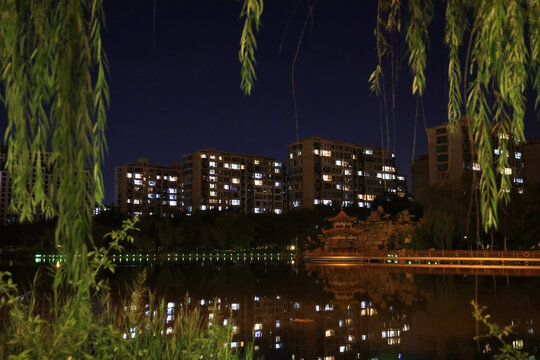 小城夜色