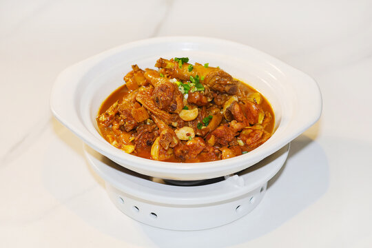 干锅土鸡煲
